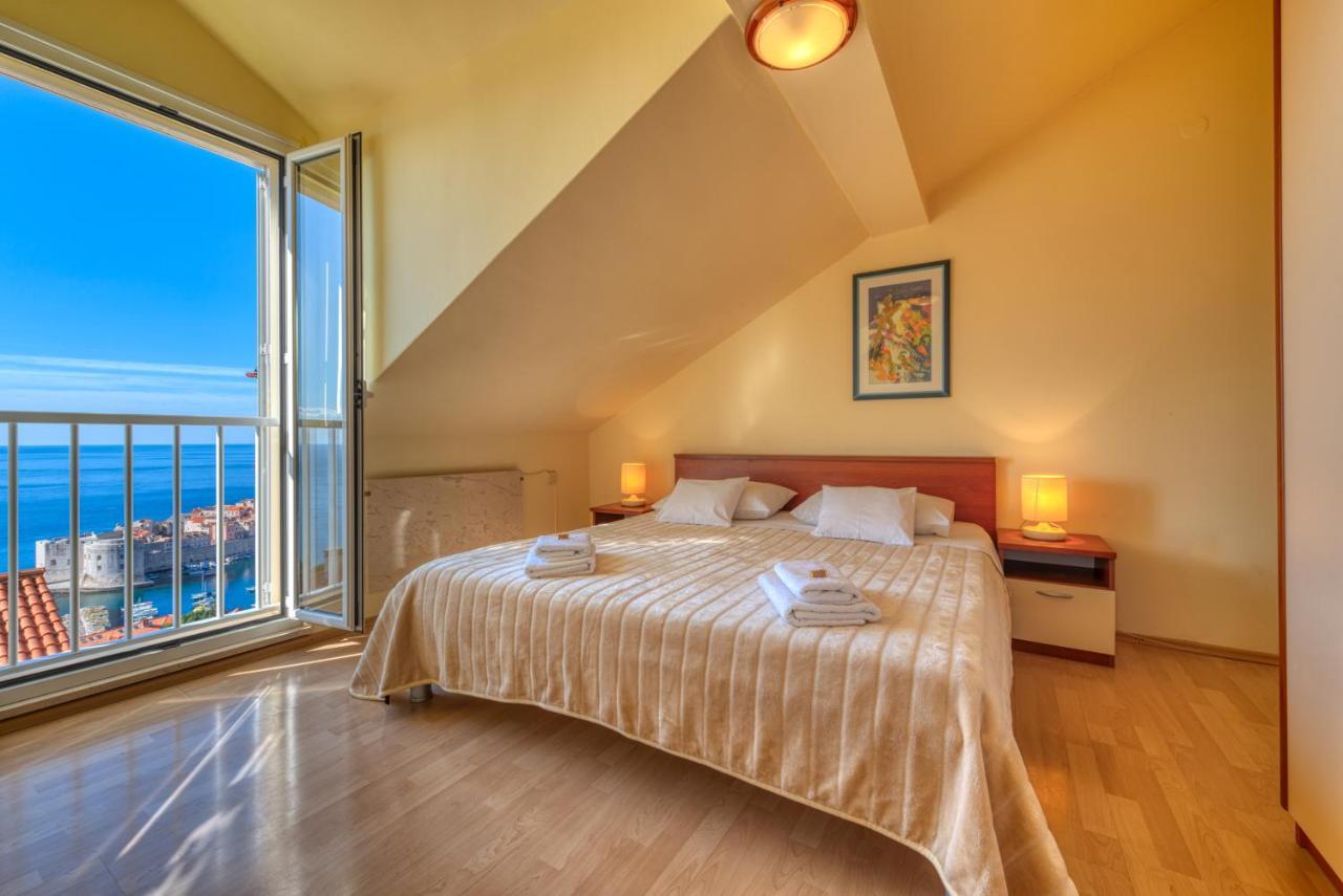 Portolan's Amazing Sea & Old Town View Apartment